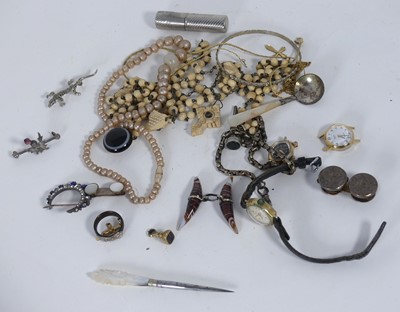 Lot 362 - A small collection of miscellaneous items, to...