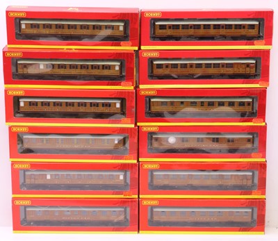 Lot 15 - One tray containing various Hornby 00 gauge...