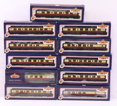 Lot 44 - One tray containing various Bachmann 00 gauge...