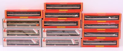 Lot 66 - One tray containing various 00 gauge coaches...