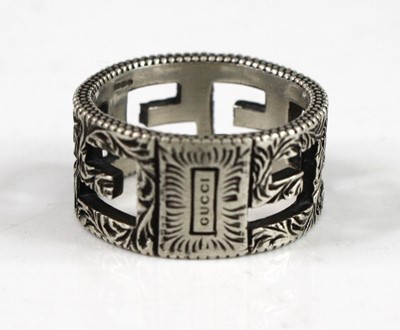 Lot 162 - Gucci - a sterling silver 'G' cube men's...