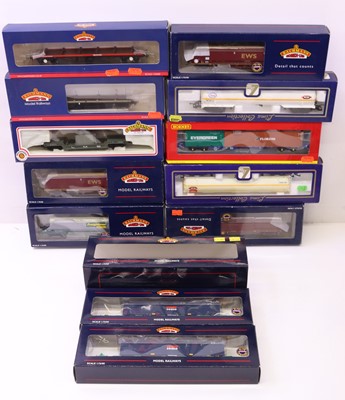 Lot 102 - One tray containing various 00 gauge wagons...