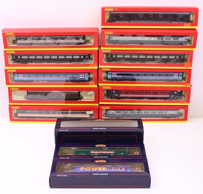 Lot 104 - One tray containing various 00 gauge wagons...