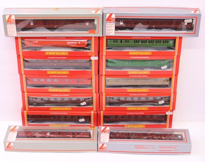 Lot 105 - One tray containing various 00 gauge coaches...