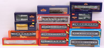 Lot 138 - One tray containing various 00 gauge wagons...