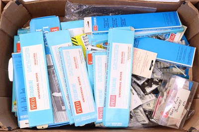 Lot 145 - One tray containing various 00 gauge track and...