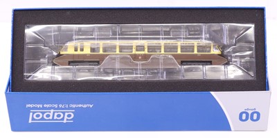 Lot 216 - Dapol 00 gauge GWR streamlined railcar, in GWR...