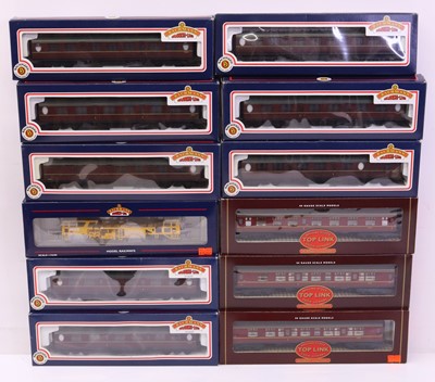 Lot 155 - One tray containing various 00 gauge coaches...