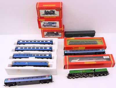 Lot 168 - A tray containing various 00 gauge rolling...