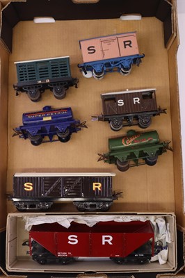 Lot 174 - Collection of mixed 0 gauge coarse scale...