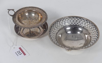 Lot 213 - A George V silver tea strainer, having an egg...