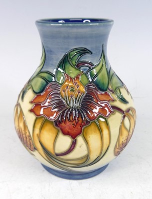 Lot 40 - A contemporary Moorcroft 'Anna Lily' pattern...