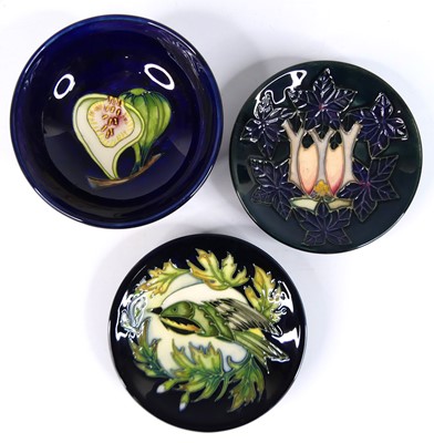 Lot 47 - A contemporary Moorcroft 'Queens Choice'...
