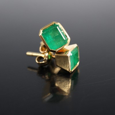 Lot 2001 - A pair of yellow metal emerald single stone...
