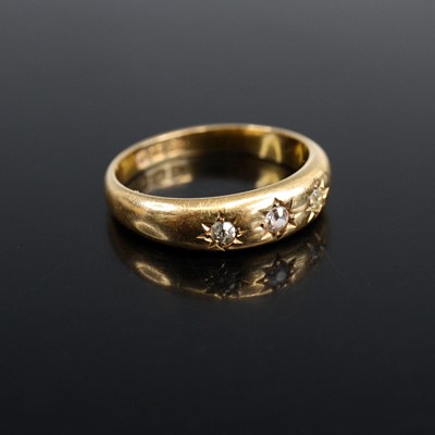Lot 2007 - An 18ct yellow gold diamond 3-stone ring...