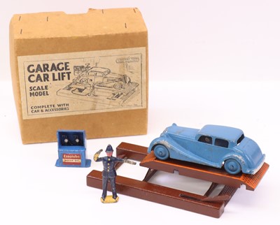 Lot 871 - Crescent Toys Garage Car Lift, containing the...
