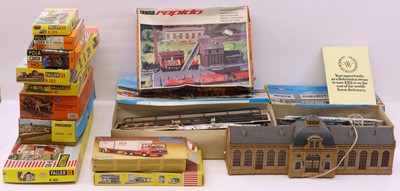 Lot 228 - Two trays containing various HO gauge building...