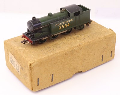 Lot 305 - Early post war Hornby Dublo 3 rail SR olive...