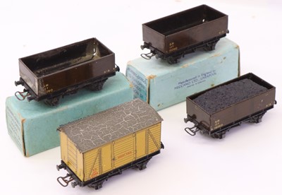 Lot 417 - Four Hornby Dublo pre-war Southern wagons to...
