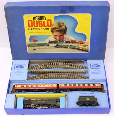 Lot 396 - Hornby Dublo EDP12 passenger set, comprising a...