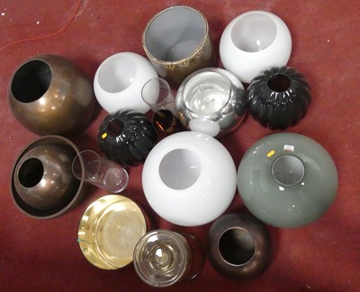 Lot 123 - A collection of contemporary vases, to include...