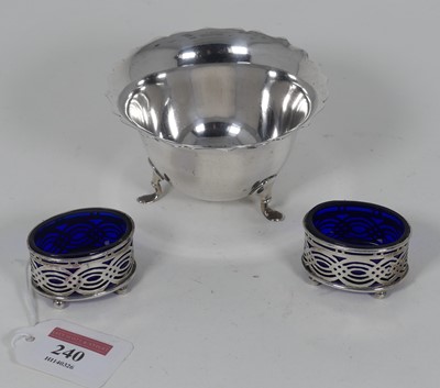 Lot 240 - A George V silver sugar bowl of plain...