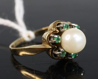 Lot 247 - A yellow metal cultured pearl and emerald set...