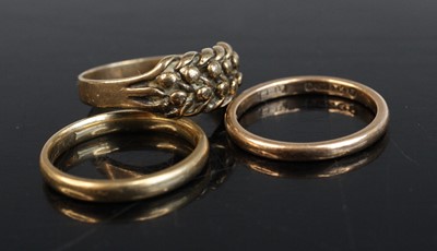 Lot 261 - A 9ct gold wedding band, sponsor WWL Ltd, size...