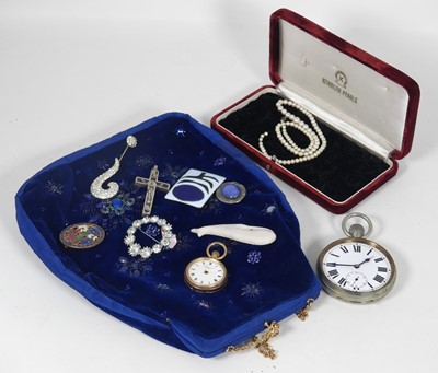 Lot 325 - A collection of miscellaneous items, to...
