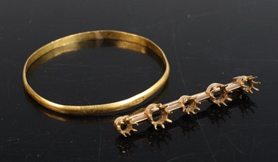 Lot 288 - Early 20th century yellow metal bar brooch,...