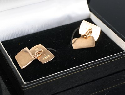 Lot 290 - A pair of plain 9ct gold cuff links, 6.9g