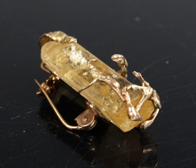 Lot 292 - A modern citrine? and yellow metal mounted...