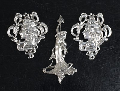Lot 300 - A pair of Art Nouveau style white metal...
