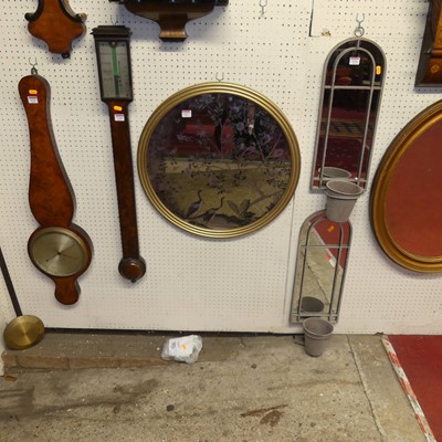Lot 1127 - A contemporary reeded gilt framed circular...