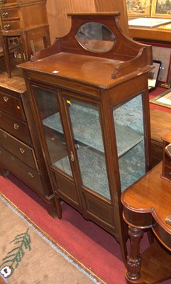 Lot 1209 - An Edwardian mahogany and chequer strung...