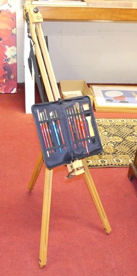 Lot 1241 - A Daler-Rowney beech portable adjustable easel,...