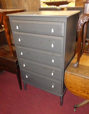 Lot 1253 - A contemporary grey painted pine chest of five...