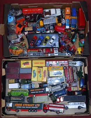 Lot 539 - Two trays of mixed diecast to include an...