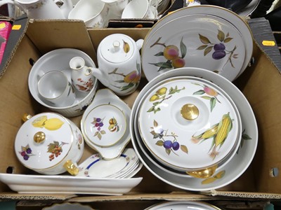 Lot 454 - An extensive collection of Royal Worcester...