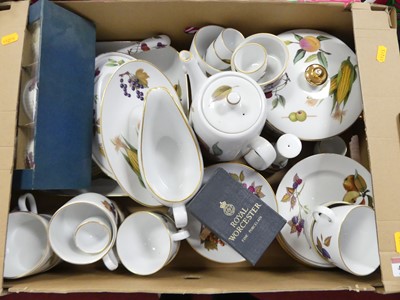 Lot 455 - A collection of Royal Worcester 'Evesham'...