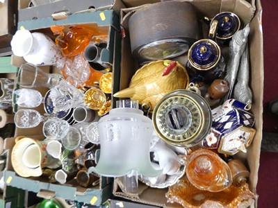 Lot 457 - A collection of ceramics and glass, to include...