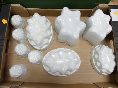 Lot 462 - A collection of ceramics, to include white...