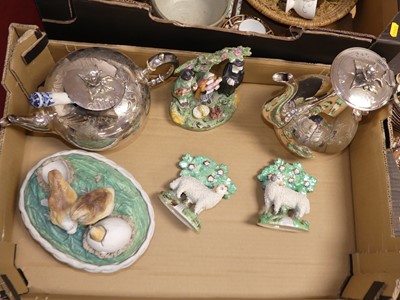 Lot 471a - A collection of items to include a pair of...