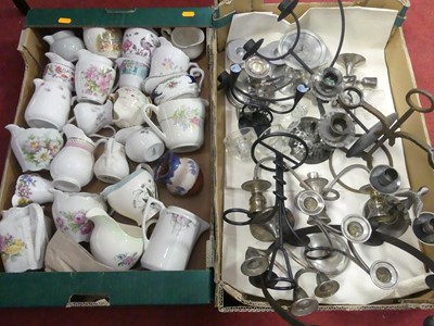 Lot 479 - A collection of metalware, to include a pair...