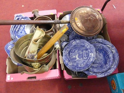 Lot 483 - A collection of items to include a Bargeware...