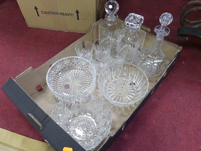 Lot 485 - A collection of glassware, to include three...