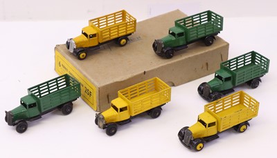Lot 635 - Dinky Toys Trade Box of 25F Market Gardeners...