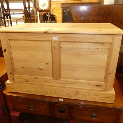 Lot 1332 - A modern pine hinge top blanket chest, width...