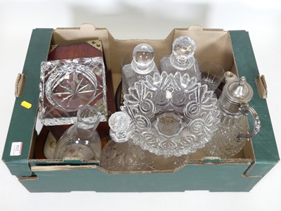 Lot 512 - A box of miscellaneous items to include a...