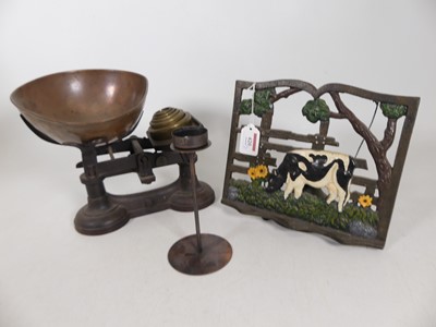 Lot 420 - A collection of metalware to include a set of...